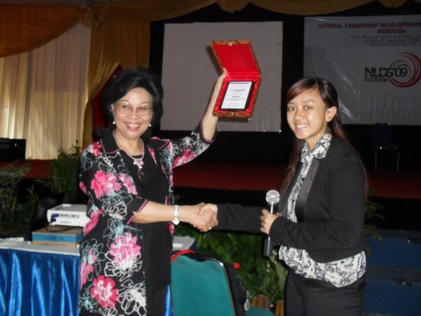 Marlissa meeting Ibu Nafsiah Mboi, former Minister of Health of the Republic of Indonesia, in 2009.